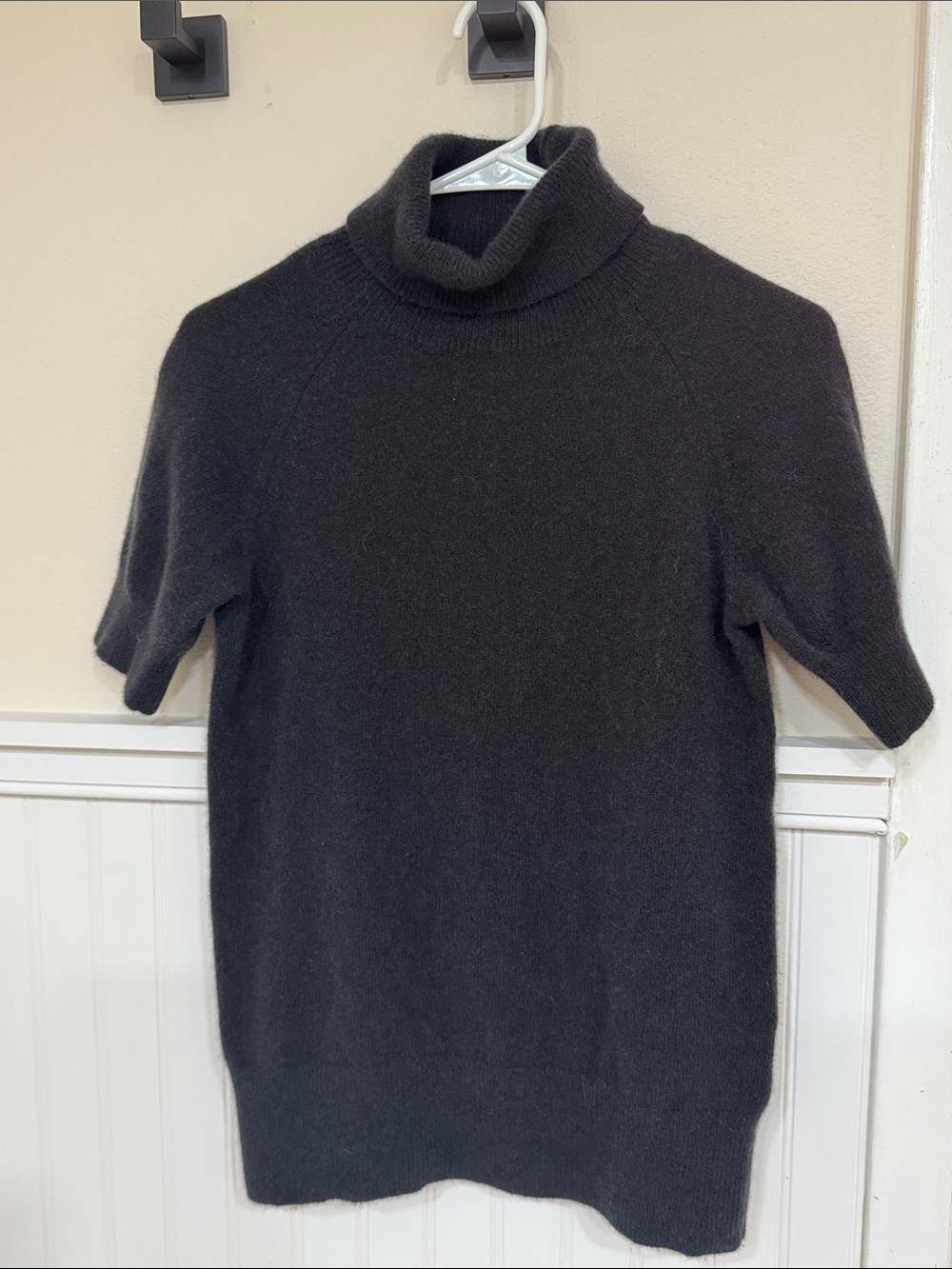 Essential Wool Short Sleeve Turtleneck from the brand 440ME